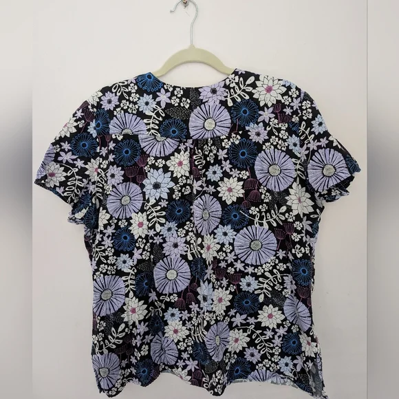 Scrub top - Picture 2 of 5